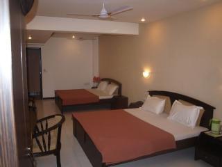 Hotel Maan Residency Ahmedabad Luaran gambar