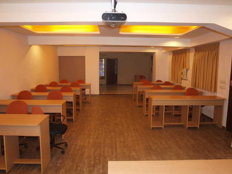 Hotel Maan Residency Ahmedabad Luaran gambar