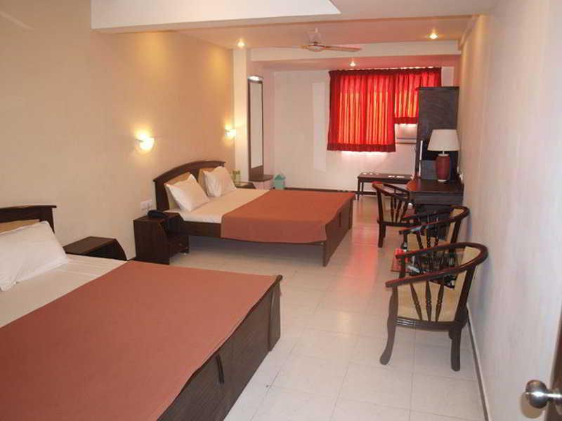 Hotel Maan Residency Ahmedabad Luaran gambar