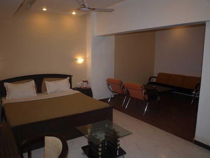 Hotel Maan Residency Ahmedabad Luaran gambar