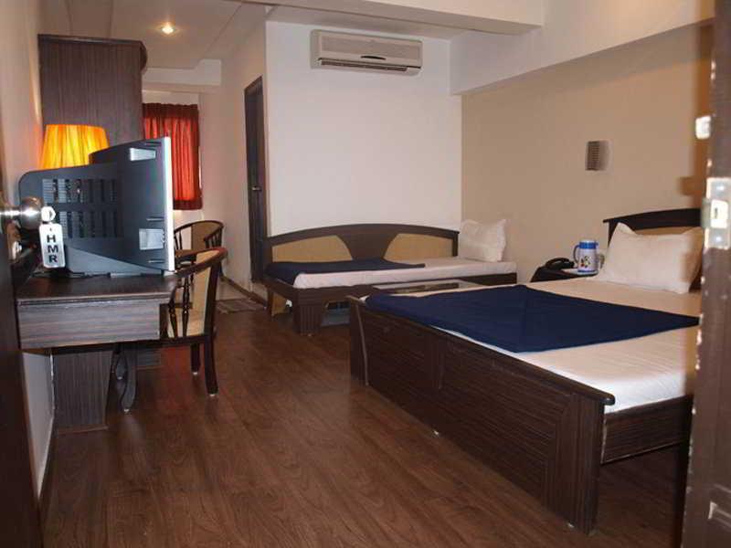 Hotel Maan Residency Ahmedabad Luaran gambar
